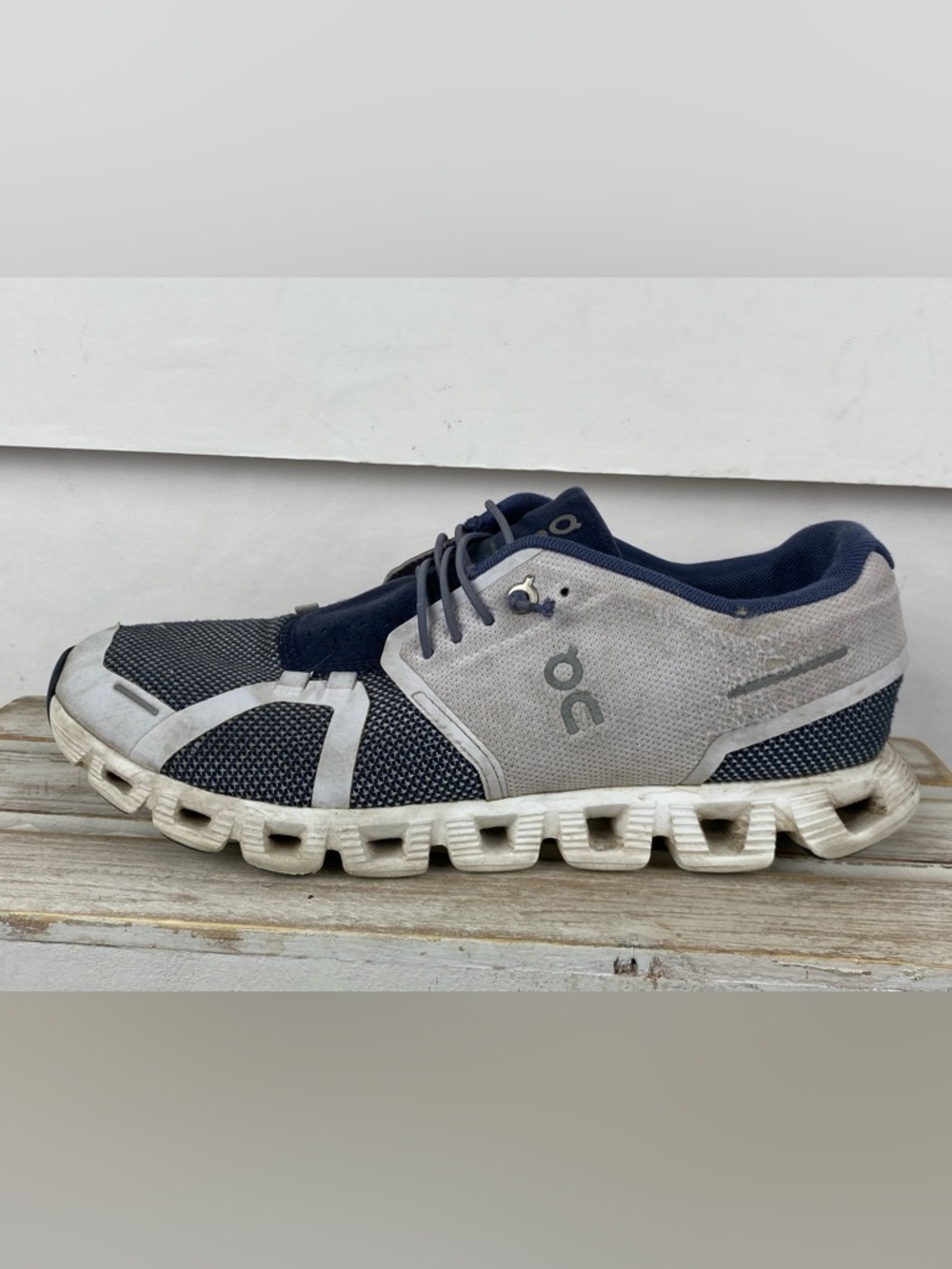 On Cloud 5 Combo sneaker casual or running use with a slip-on style women Sz 9